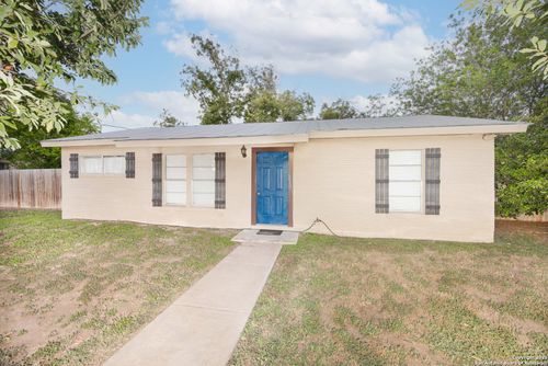 2607 Avenue E, Hondo, TX, 78861-3136 | Card Image