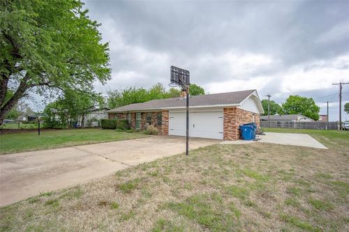 302 Nw 1st St, Tuttle, OK, 73089-9006 | Card Image