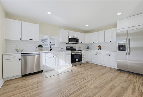 85 Cedar Avenue, East Providence, RI, 02915 | Card Image