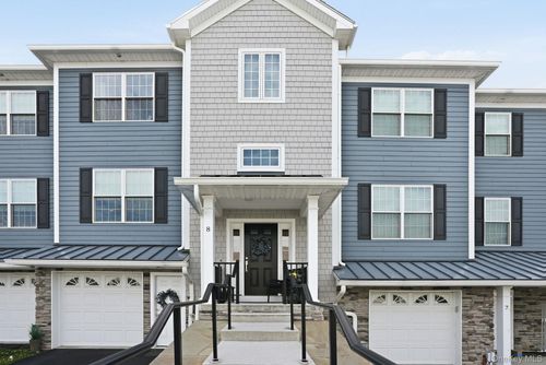 8 Muscoot River Rd, Yorktown Heights, NY, 10598-6637 | Card Image