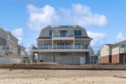 39 Shinnecock Rd, East Quogue, NY, 11942-4925 | Card Image