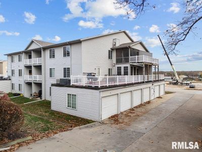 3842 Creek Hill Drive, Condo with 3 bedrooms, 2 bathrooms and null parking in Bettendorf IA | Image 1