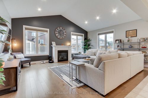 35 Booth Lane, Barrie, ON, L4N0S4 | Card Image