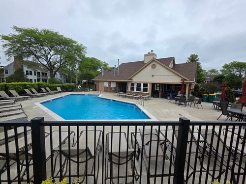 225 Willow Pkwy, Buffalo Grove, IL, 60089-4638 | Card Image
