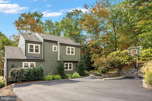203 Fairway Cir, CROSS JUNCTION, VA, 22625-2020 | Card Image