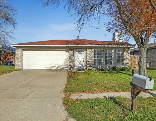 1112 Union Dr, Saginaw, TX, 76131-4816 | Card Image