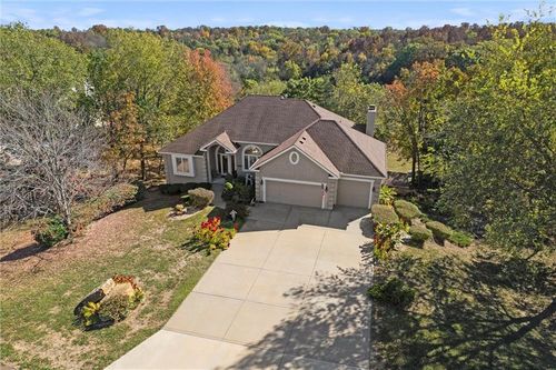 14733 Timber Ln, Bonner Springs, KS, 66012-9370 | Card Image