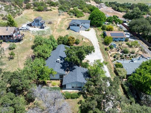 9755 Las Lomas Ave, Atascadero, CA, 93422-5564 | Card Image