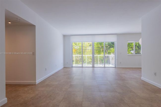 APT-101 - 50 Ocean Lane Dr, Condo with 3 bedrooms, 2 bathrooms and null parking in Key Biscayne FL | Image 23