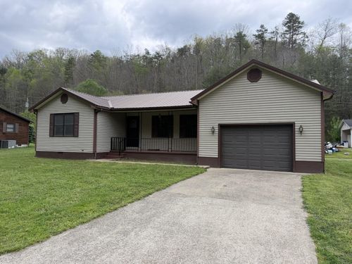 84 Bee Frk, Prestonsburg, KY, 41653-8704 | Card Image