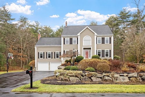 3 Worthington Grn, Beverly, MA, 01915-1571 | Card Image