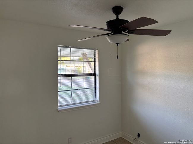 401 W Lindbergh Blvd, House other with 4 bedrooms, 1 bathrooms and null parking in Universal City TX | Image 18