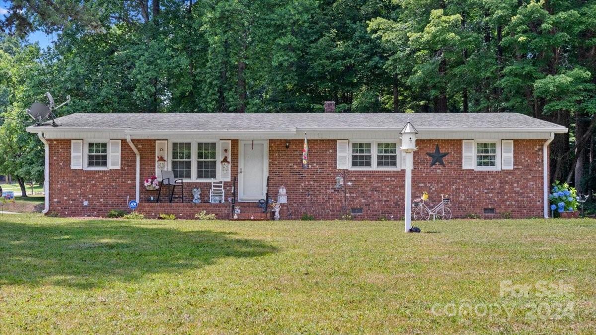 Dogwood Cir, High Point, NC 27260