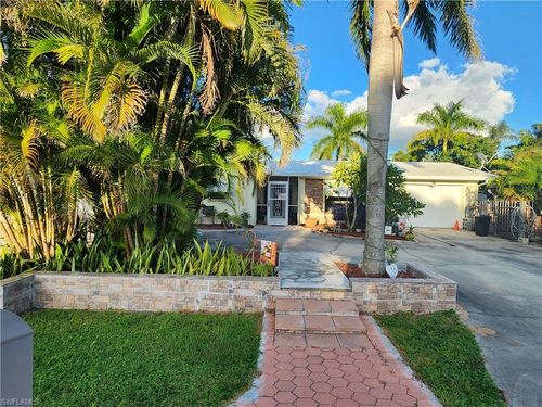 1370 Harbor View Dr, NORTH FORT MYERS, FL, 33917-4127 | Card Image