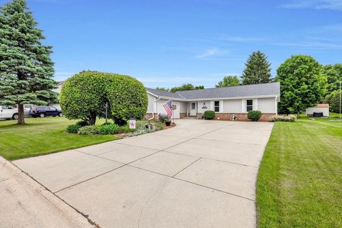 W160N10934 Meadow Drive, Germantown, WI, 53022 | Card Image