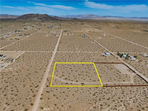 425 Gerber Ave, Landers, CA, 92285 | Card Image
