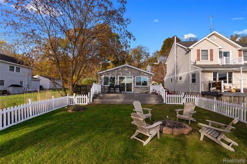 1921 Lakeview Ln, Highland, MI, 48357-4819 | Card Image