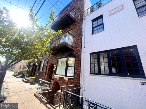 924 Catharine St, PHILADELPHIA, PA, 19147-2703 | Card Image