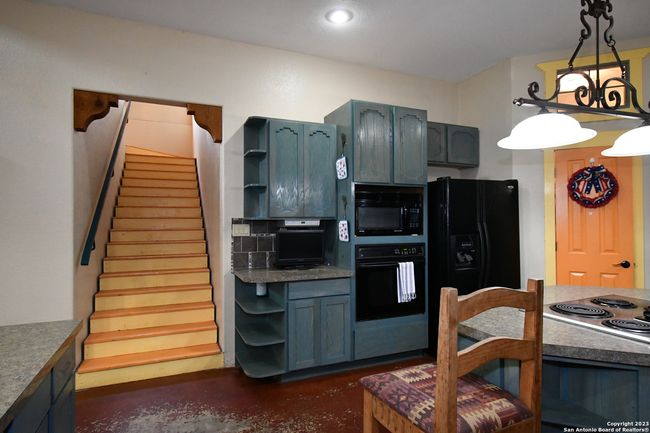 8389 E Loop 1604 S, House other with 5 bedrooms, 5 bathrooms and null parking in Adkins TX | Image 27