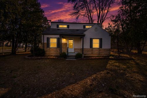 14888 Sunbury St, Livonia, MI, 48154-4055 | Card Image