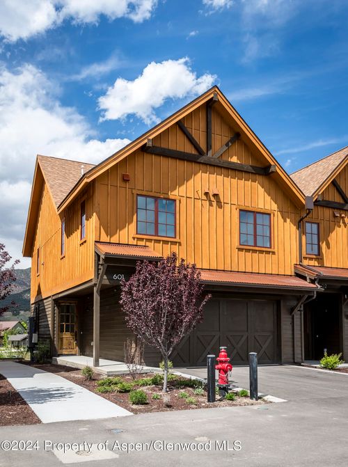 601 Little Cloud Dr, New Castle, CO, 81647-9814 | Card Image