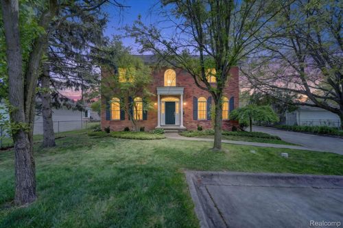 1112 Vernier Rd, Grosse Pointe Woods, MI, 48236-1536 | Card Image