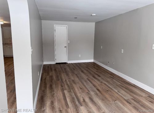 654 Blacks Corners Rd, Imlay City, MI, 48444-9751 | Card Image