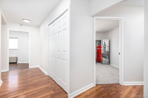 ste-2001-5000 Town Ctr, Southfield, MI, 48075-1116 | Card Image