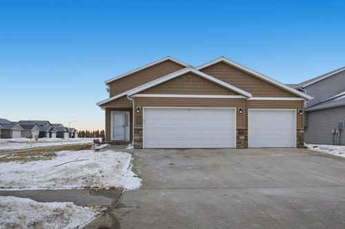 3053 38th Ave S, Moorhead, MN, 56560-6038 | Card Image