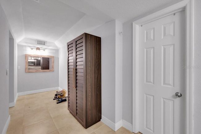 11015 S County Road 39, House other with 4 bedrooms, 2 bathrooms and null parking in Lithia FL | Image 20