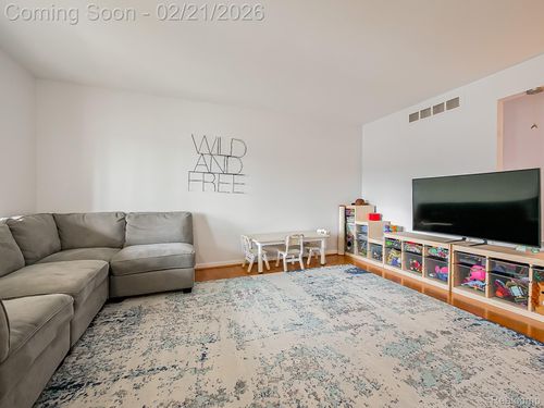 15657 Lauren, Fraser, MI, 48026-2630 | Card Image