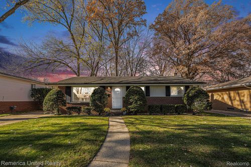 14551 Country Club Dr, Livonia, MI, 48154-5140 | Card Image