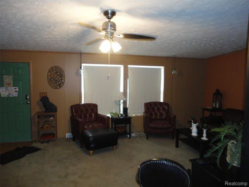 29269 Hidden River Dr, Gibraltar, MI, 48173-1247 | Card Image