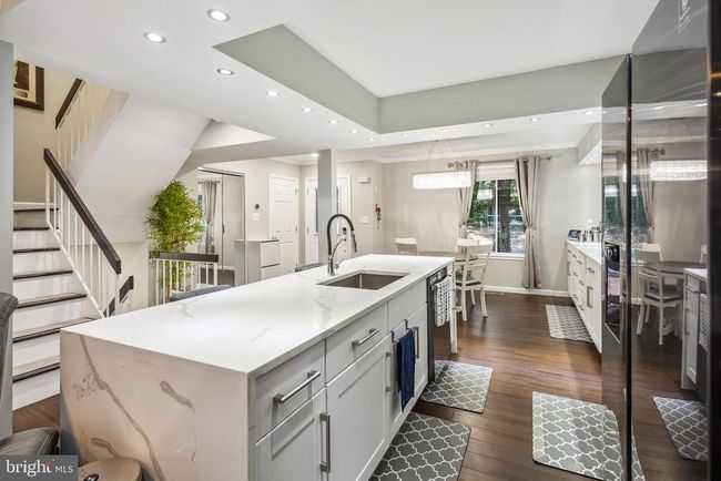 6004 Forrest Hollow Ln, Townhouse with 3 bedrooms, 4 bathrooms and null parking in SPRINGFIELD VA | Image 7