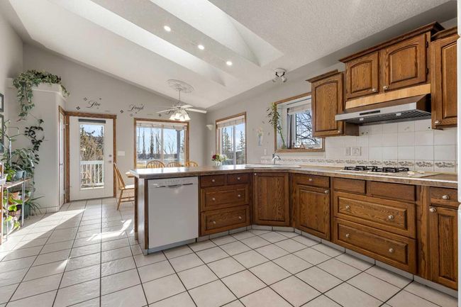 120 Somerglen Common Sw, House other with 5 bedrooms, 3 bathrooms and 4 parking in Calgary AB | Image 6