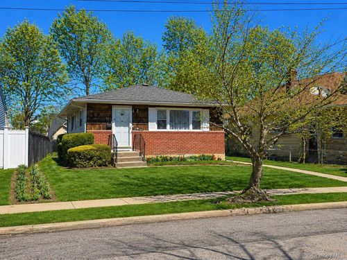 117 Woodside Ave, Freeport, NY, 11520-1236 | Card Image
