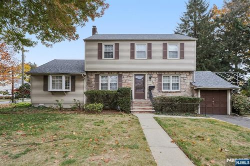 52 Surrey Ln, Tenafly, NJ, 07670-2516 | Card Image