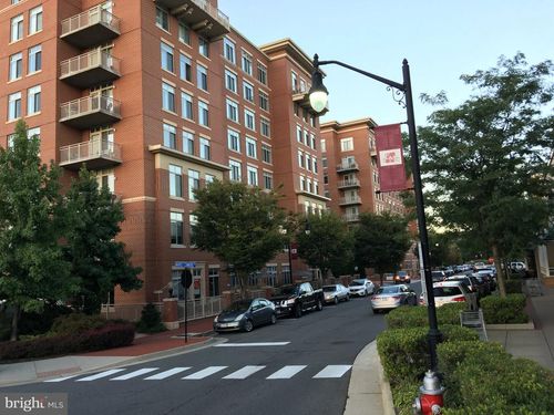 203-4490 Market Commons Dr, FAIRFAX, VA, 22033-6047 | Card Image