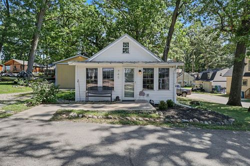 745 Waterfront Dr, Coldwater, MI, 49036-7802 | Card Image
