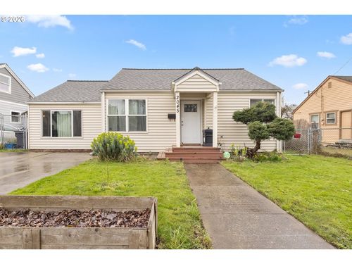 2045 Liberty St Ne, Salem, OR, 97301-8351 | Card Image