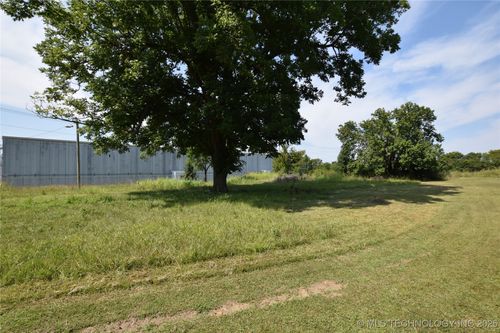 317 E Oak St, Stilwell, OK, 74960-4015 | Card Image