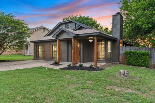 2001 Rey Dr, Waco, TX, 76712-8462 | Card Image