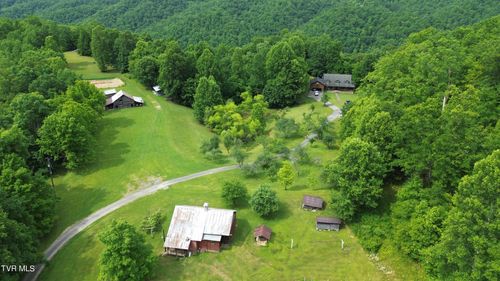 639 Dream Farm Rd, Birchleaf, VA, 24220-7838 | Card Image
