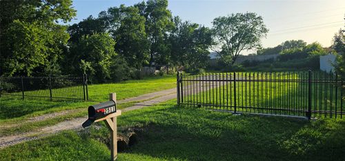 2511 Lora Ln, Balch Springs, TX, 75180-1313 | Card Image