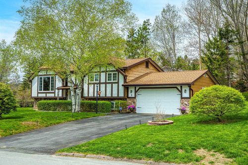 2 Loggen Road, Middle Sackville, NS, B4E1V7 | Card Image