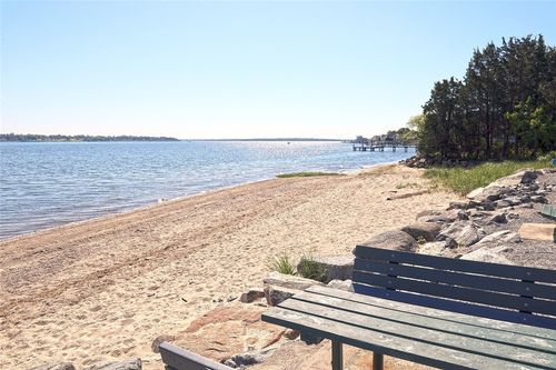 23 Lawndale Dr, East Greenwich, RI, 02818-4718 | Card Image
