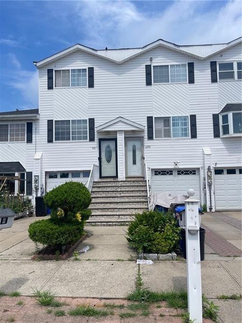 499 Medina St, Staten Island, NY, 10306-4452 | Card Image