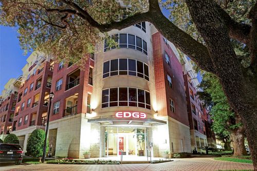 204-300 St Joseph Pkwy, Houston, TX, 77002-8611 | Card Image