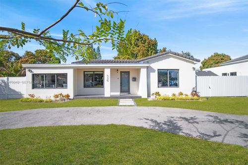 529 Ne 109th St, Miami, FL, 33161-7146 | Card Image