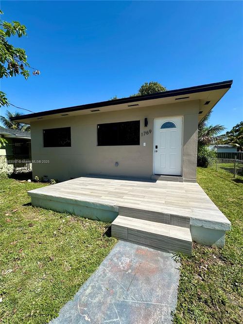 1769 Nw 41st St, Miami, FL, 33142-4864 | Card Image